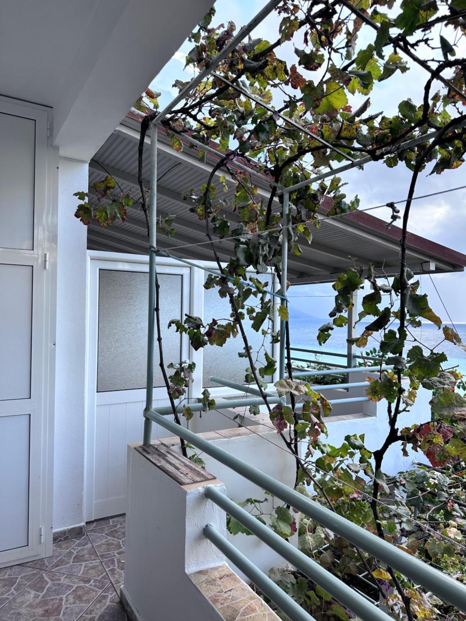 Sevilia Rooms Qeparo Exterior photo