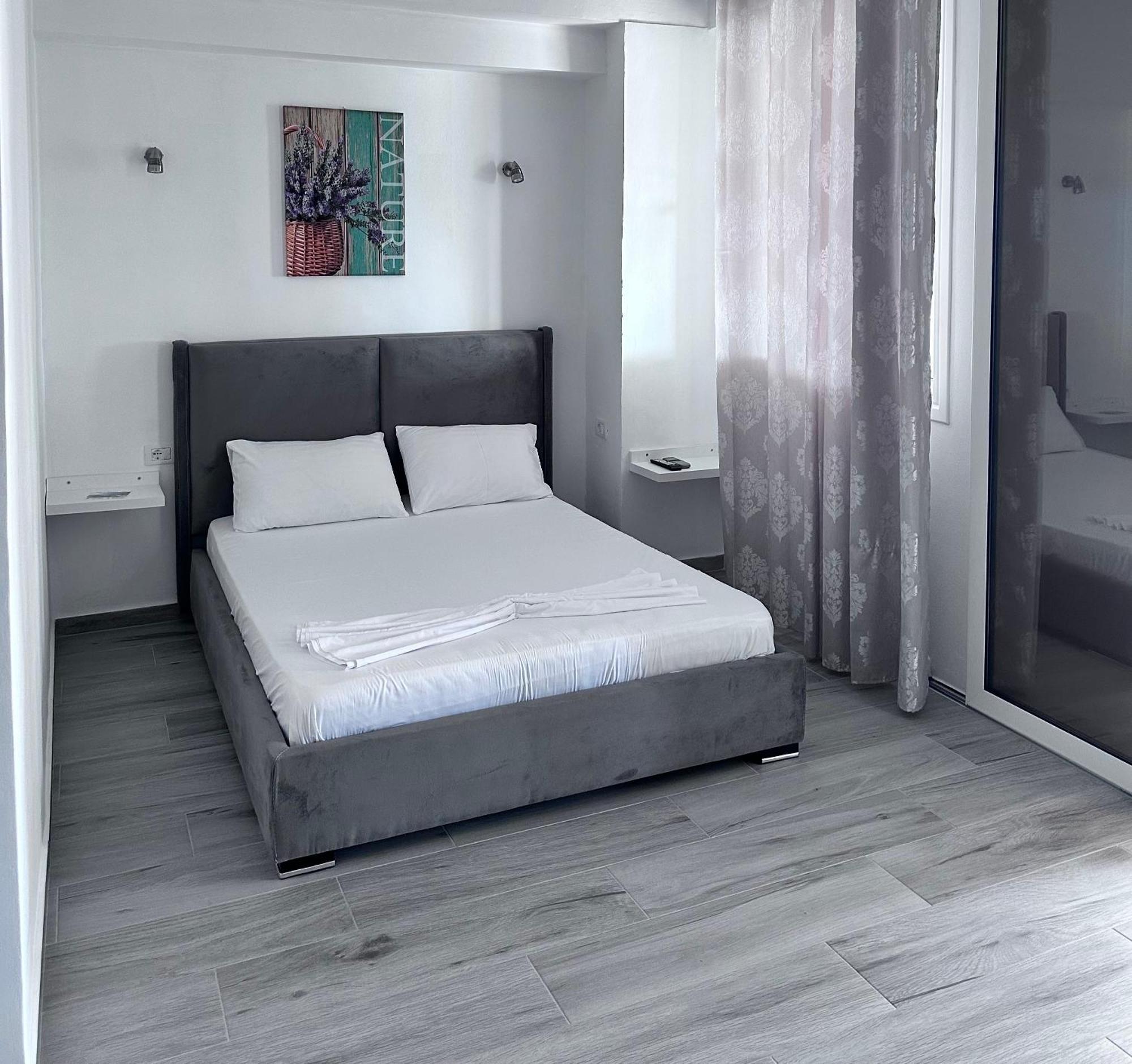 Sevilia Rooms Qeparo Exterior photo