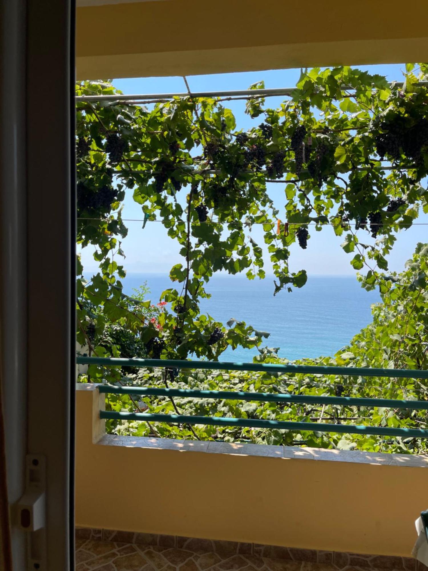 Sevilia Rooms Qeparo Exterior photo