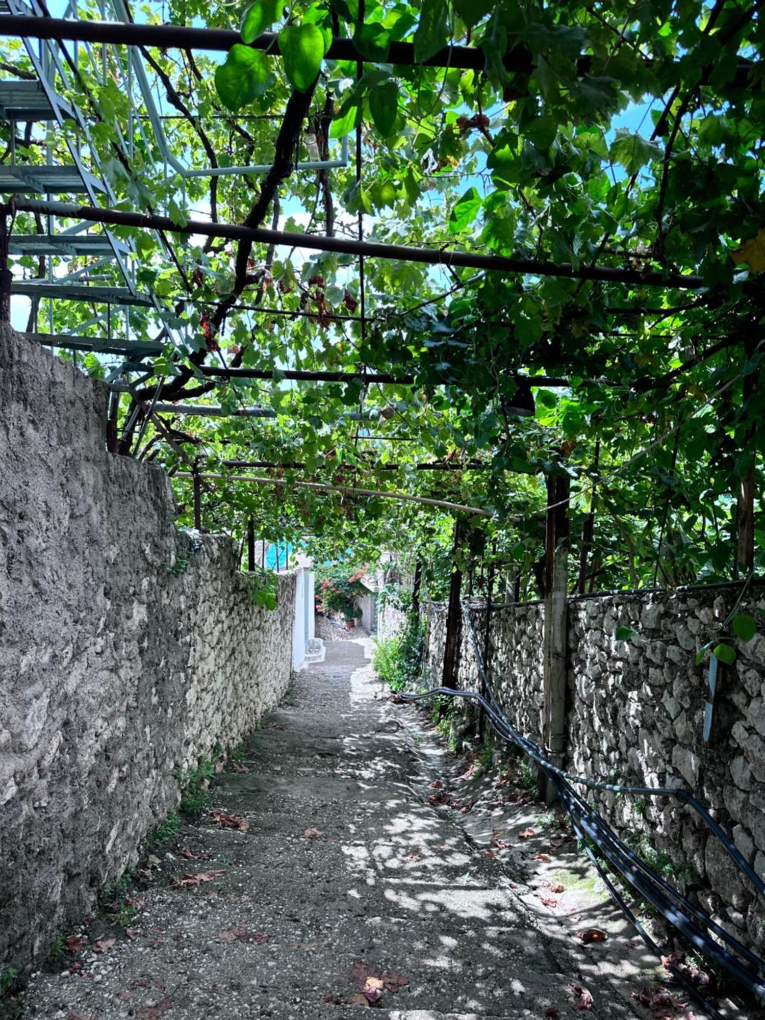 Sevilia Rooms Qeparo Exterior photo