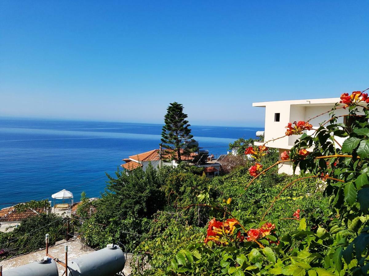 Sevilia Rooms Qeparo Exterior photo